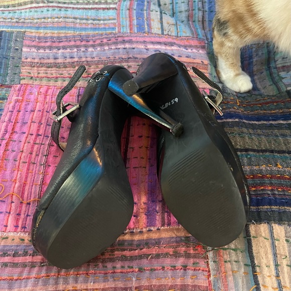 MICHEAL KORS Laced Mary Jane Heel w/ Buckle - Picture 3 of 3